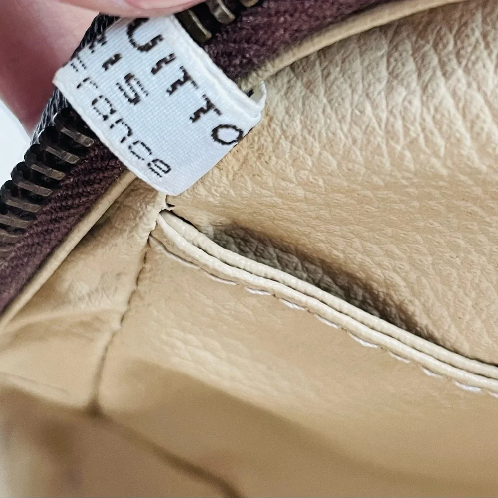 Louis Vuitton Monogram Pouch Crossbody 💖 - Picture 11 of 15